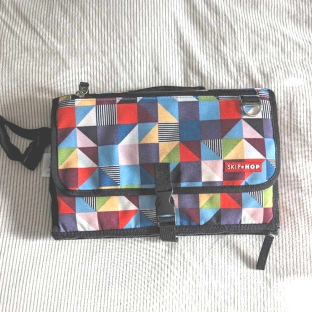 SKIP HOP Pronto Baby Changing Station & Diaper Clutch